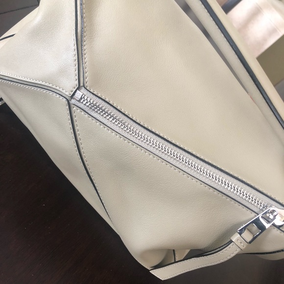 MEDIUM Loewe Puzzle Leather Shoulder Bag (Stone) - Picture 3 of 8